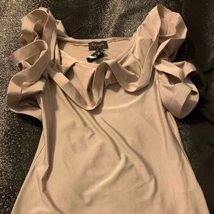 Ruffles shoulder shirt